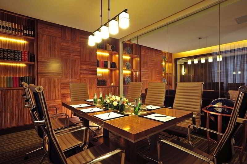 Broadway Mansions Hotel   On The Bund