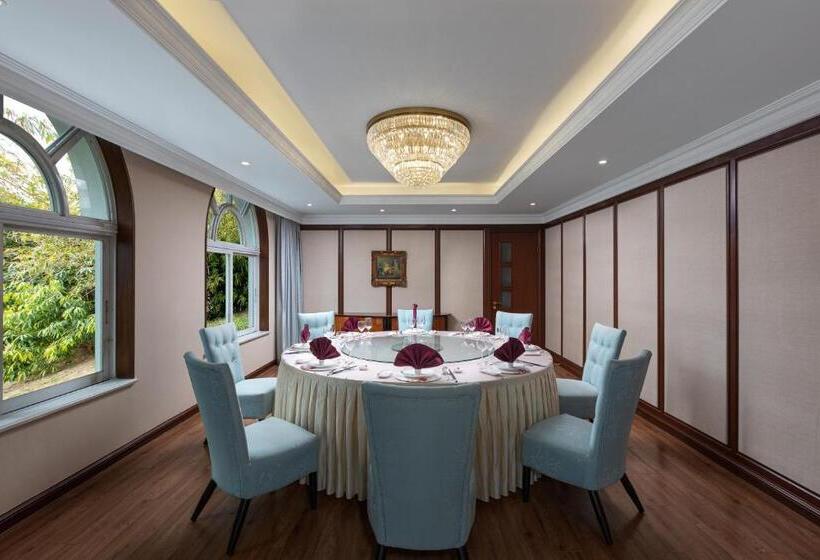 Xiamen C&d Hotel Free Welcome Snacks Oasis Garden