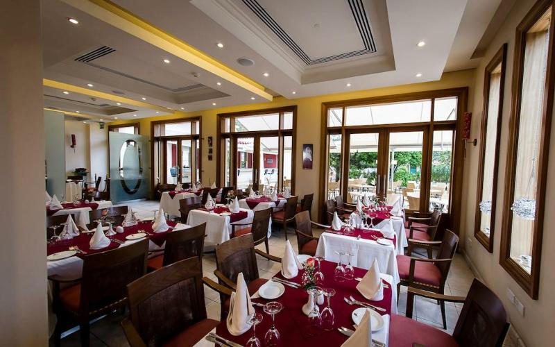 호텔 Curium Palace