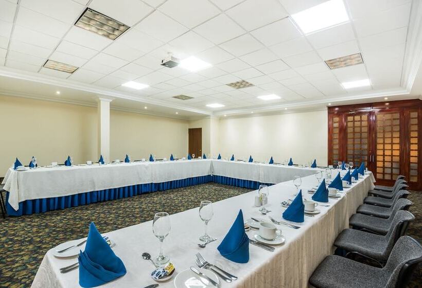 Отель Dann Av. 19