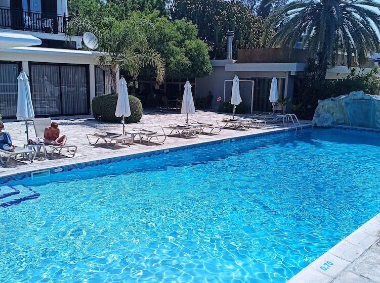 ホテル Dionysos Central