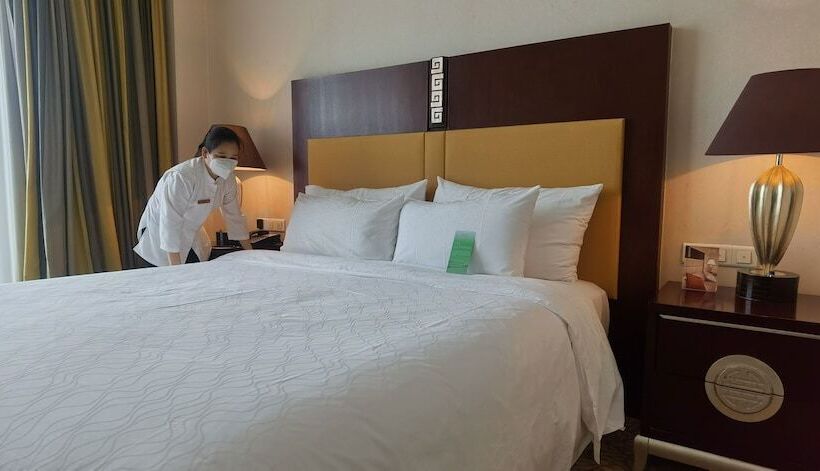 Dong Fang Hotel Guangzhou