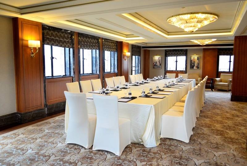 Fairmont Peace Hotel On The Bund