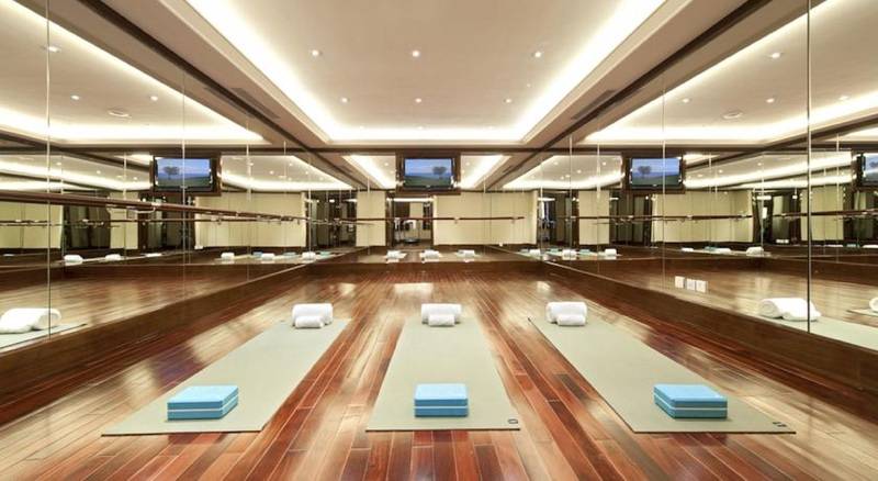 Fairmont Peace Hotel On The Bund