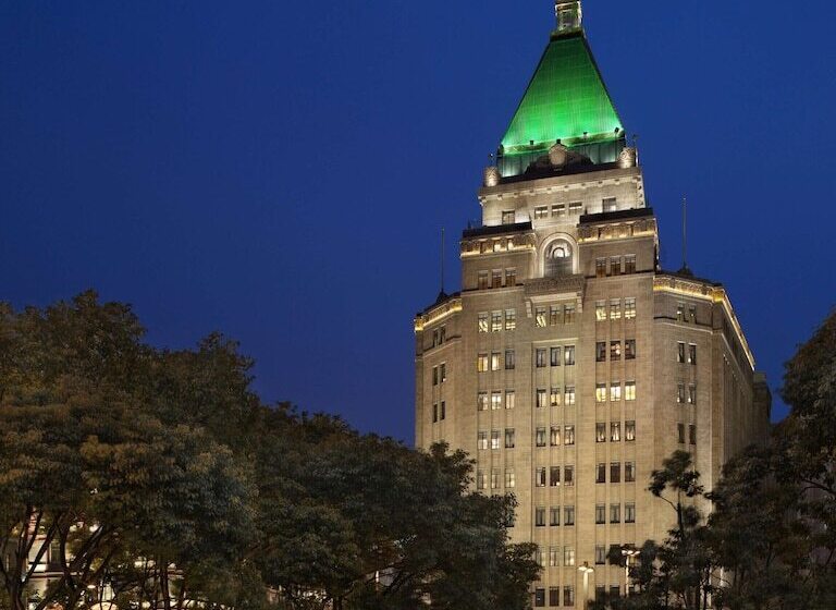 Fairmont Peace Hotel On The Bund