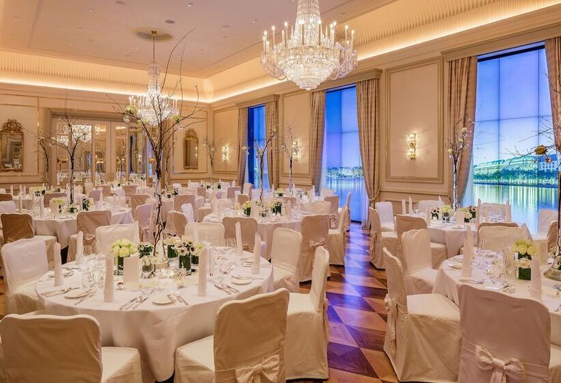 Fairmont Hotel Vier Jahreszeiten, Hotel Des Jahres 2023 & 2024  Die 101 Besten