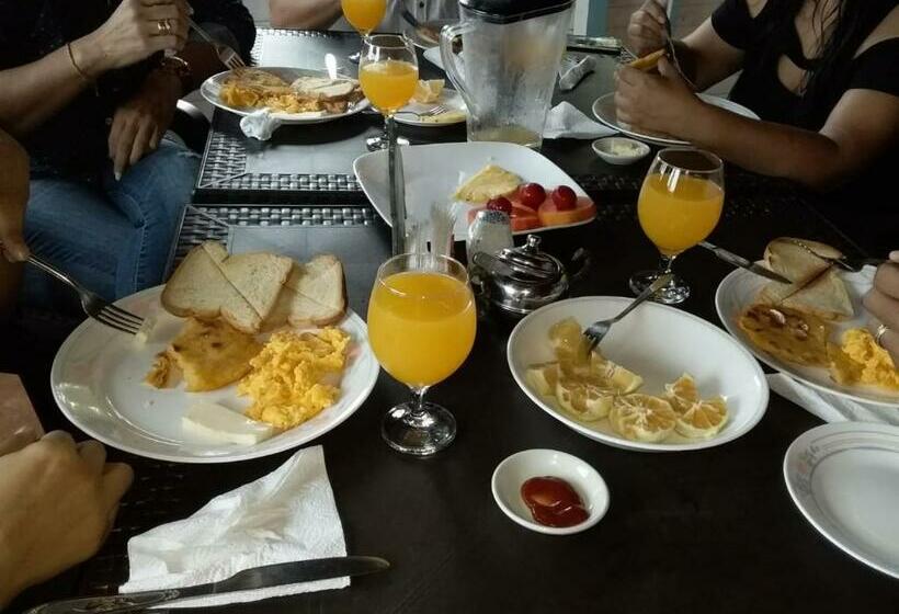 هتل Flemming Tree