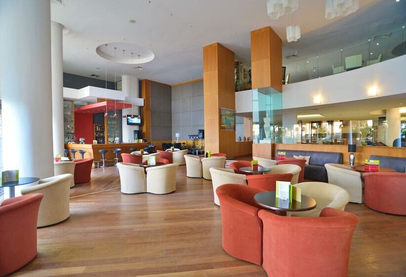 酒店 Golden Bay Beach