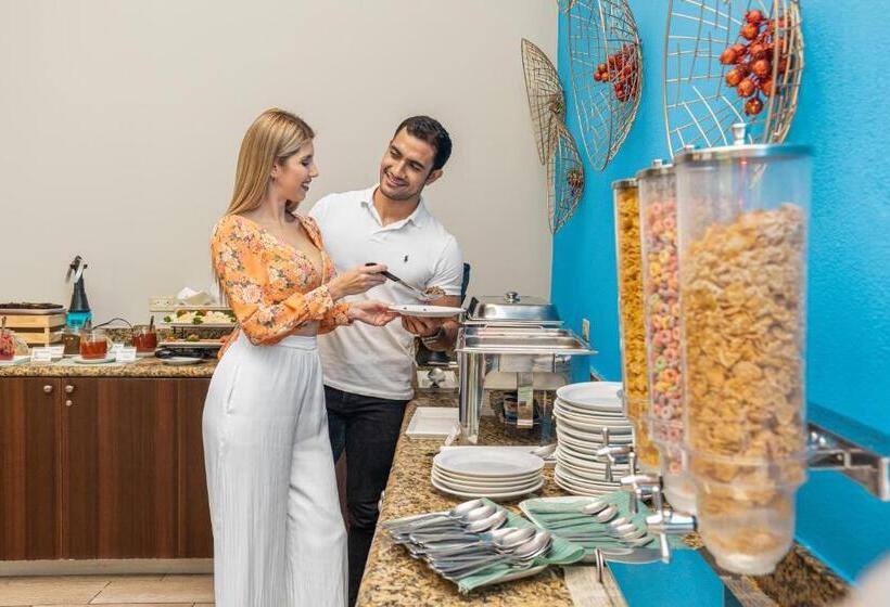 Irazú Hotel & Studios