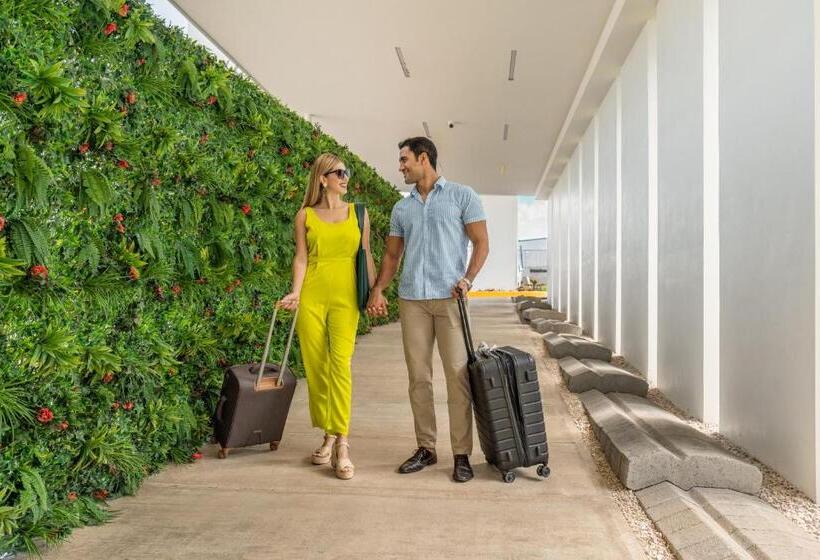 Irazú Hotel & Studios