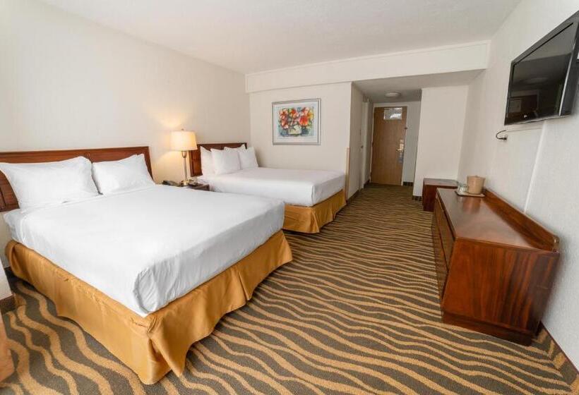 Irazú Hotel & Studios