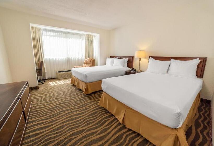 Irazú Hotel & Studios