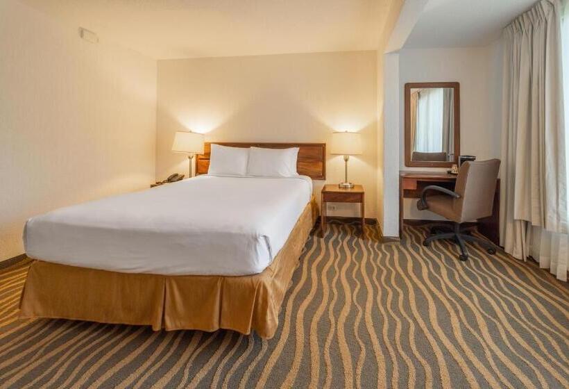 Irazú Hotel & Studios