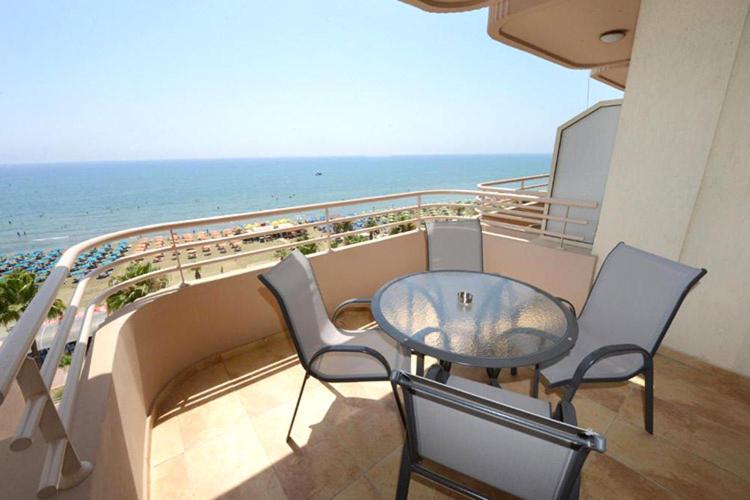 Les Palmiers Beach Boutique Hotel & Luxury Apartments