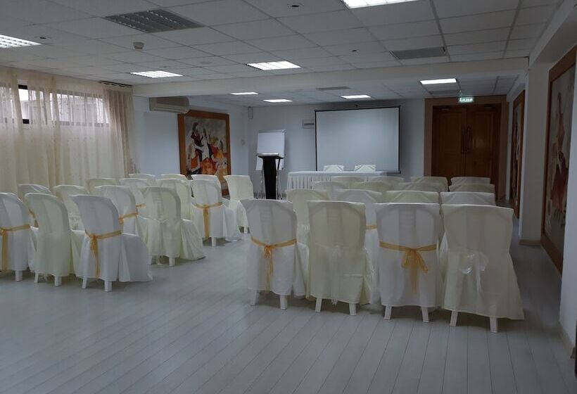 Napa Mermaid Hotel & Suites