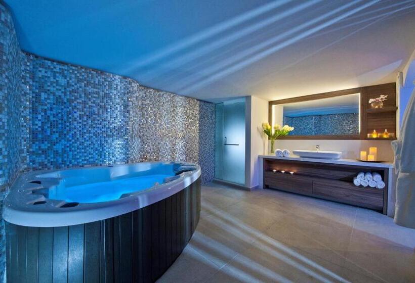 Отель Pernera Beach