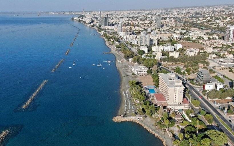 בית מלון כפרי Poseidonia Beach