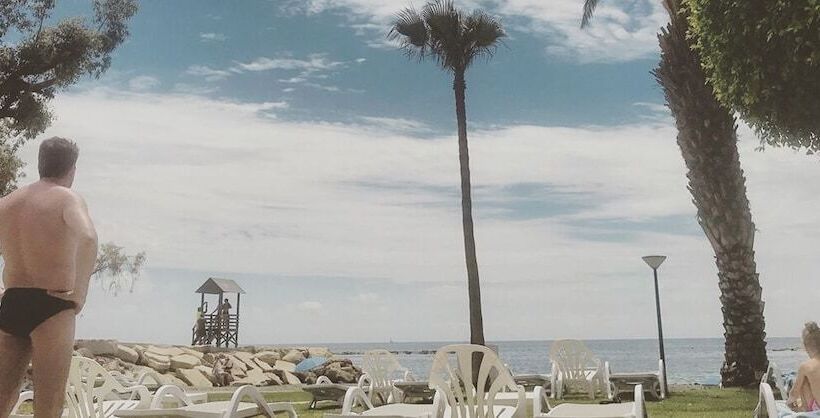 בית מלון כפרי Poseidonia Beach