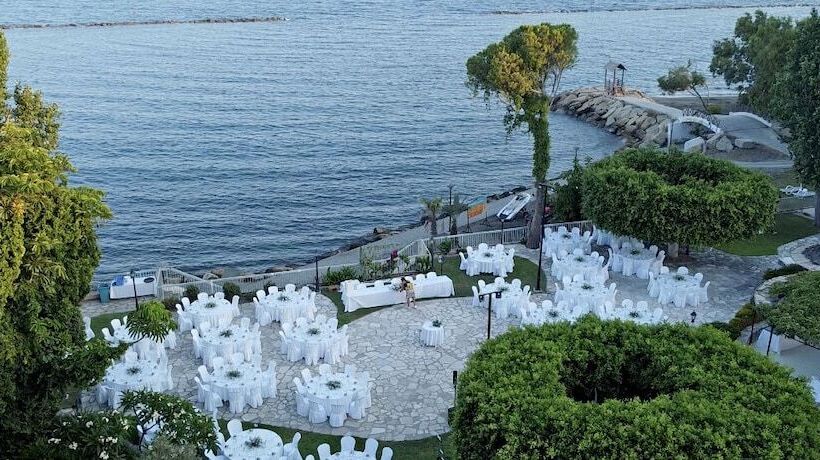 בית מלון כפרי Poseidonia Beach