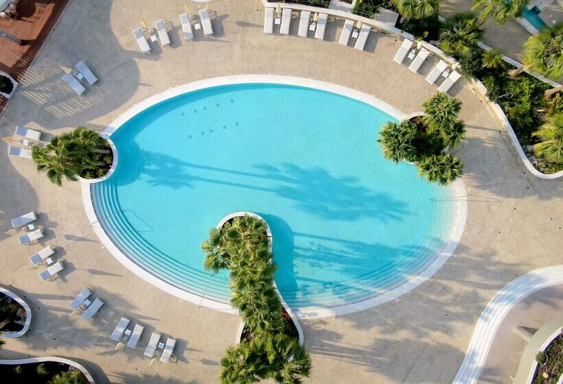 هتل Radisson Beach Resort Larnaca