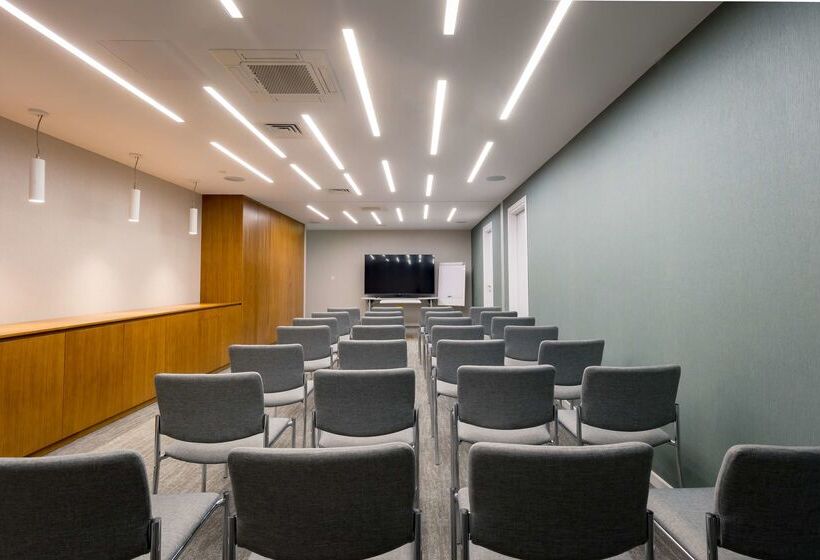 호텔 Radisson Beach Resort Larnaca