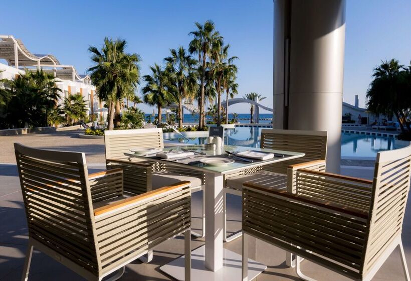 호텔 Radisson Beach Resort Larnaca