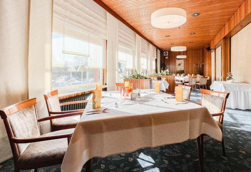 فندق Restaurant Vier Linden