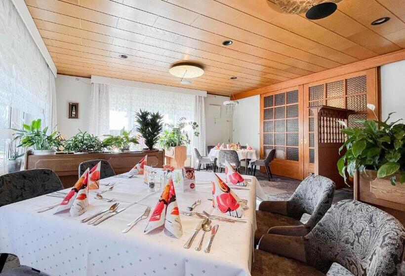 فندق Restaurant Vier Linden