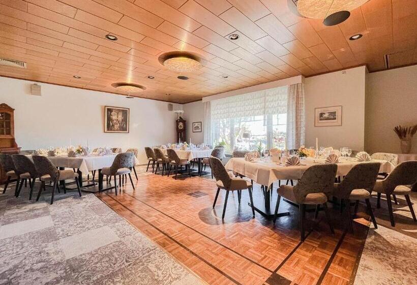 فندق Restaurant Vier Linden