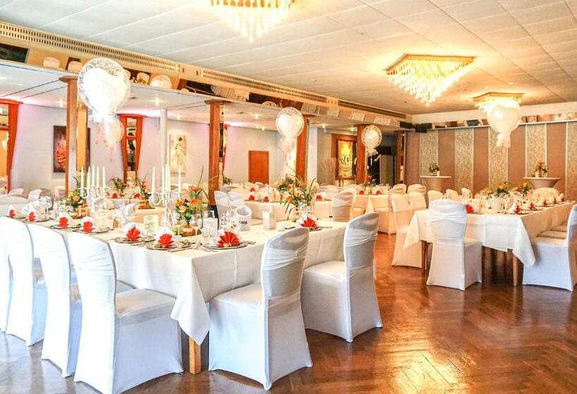 فندق Restaurant Vier Linden