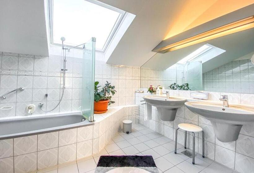 فندق Restaurant Vier Linden