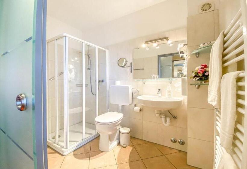 فندق Restaurant Vier Linden