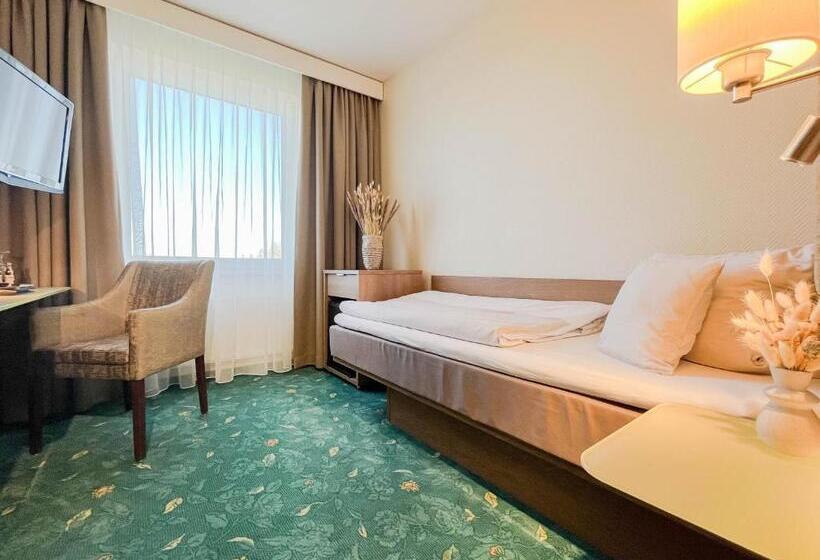 فندق Restaurant Vier Linden