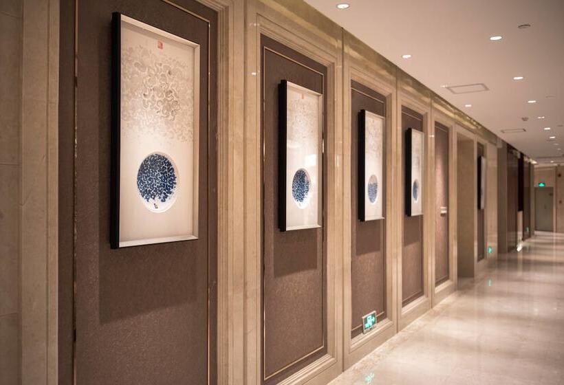 فندق Shantou International