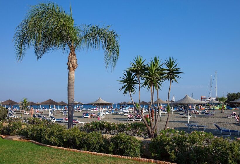 هتل St Raphael Resort