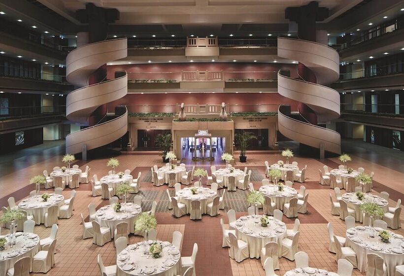 فندق The Portman Ritzcarlton, Shanghai