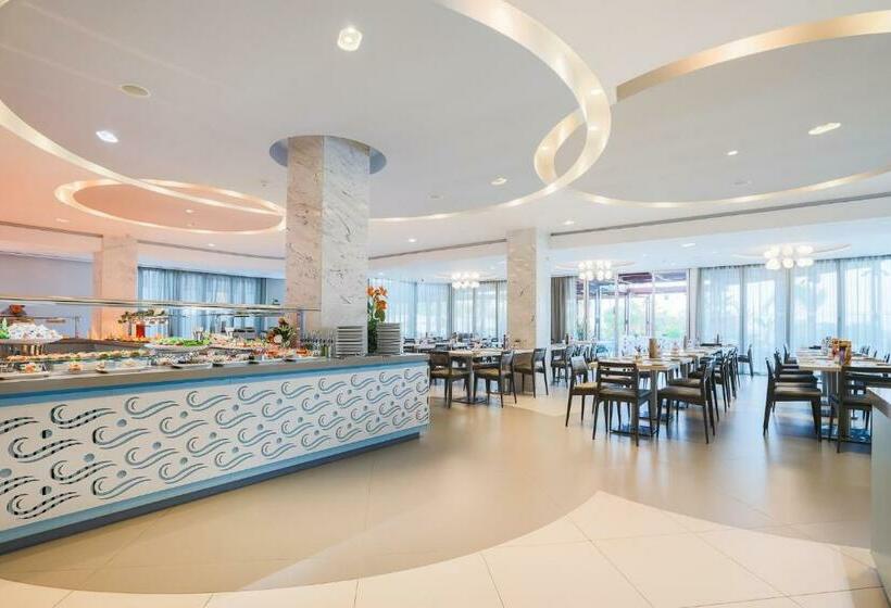 Vassos Nissi Plage Hotel & Spa