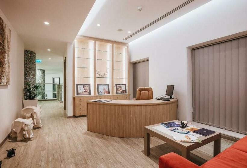 Vassos Nissi Plage Hotel & Spa