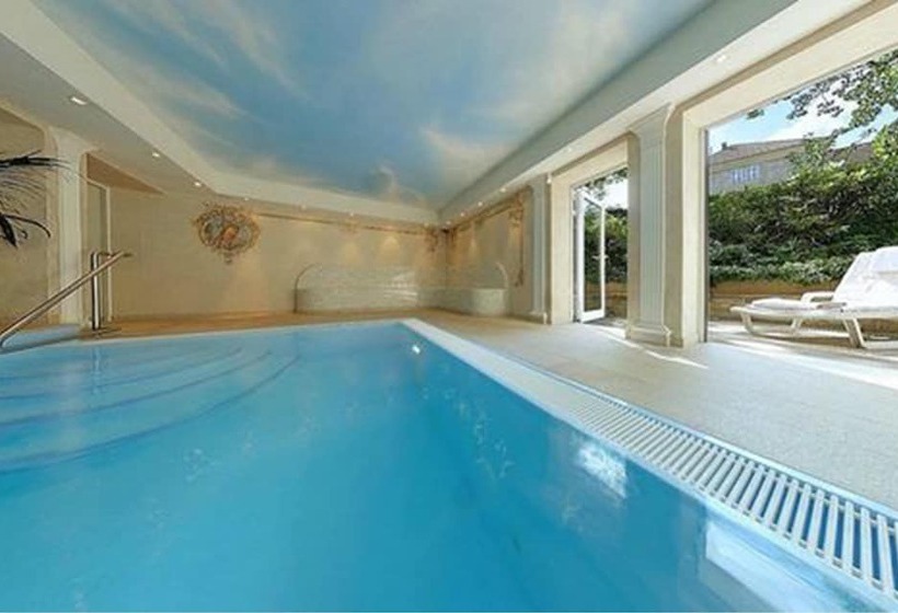 Bernstein Hotel Villa Kastania