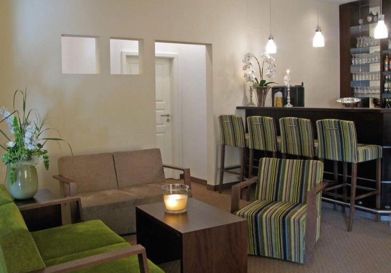 Отель Am Schlosspark Garni