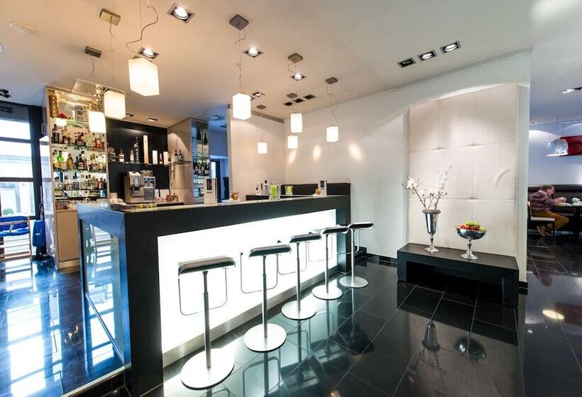 Отель Aquis Grana City