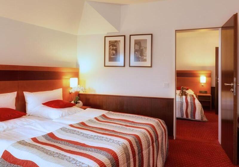 هتل Aquis Grana City