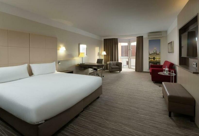 בית מלון כפרי Doubletree By Hilton Hannover Schweizerhof