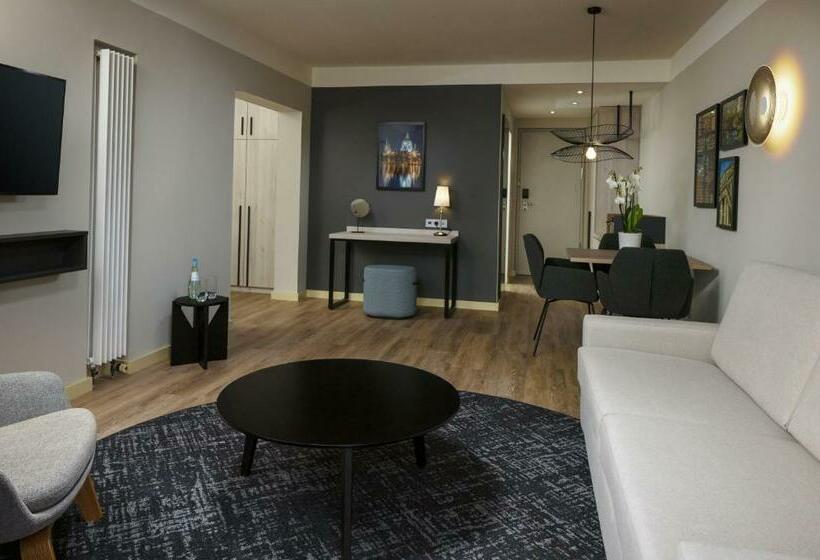 בית מלון כפרי Doubletree By Hilton Hannover Schweizerhof