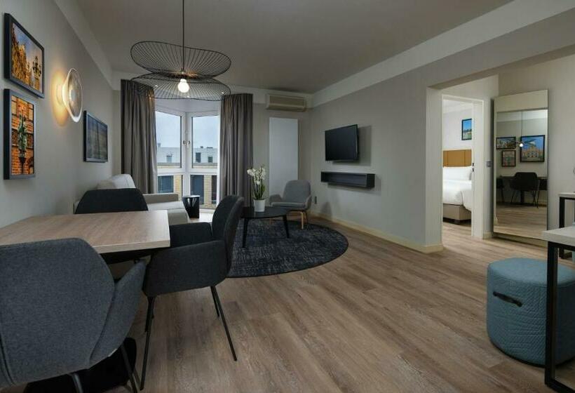 בית מלון כפרי Doubletree By Hilton Hannover Schweizerhof