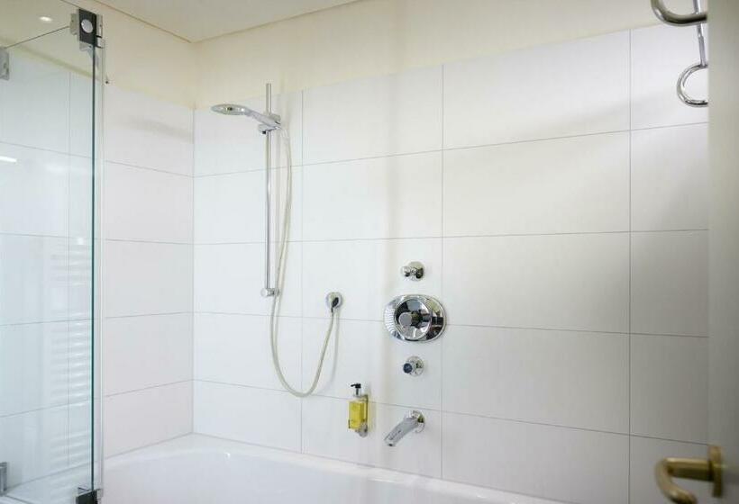 בית מלון כפרי Doubletree By Hilton Hannover Schweizerhof