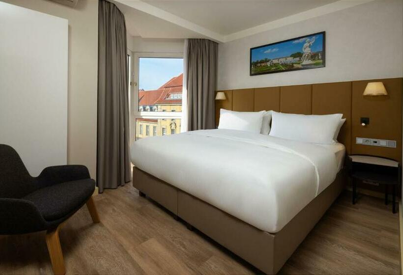 בית מלון כפרי Doubletree By Hilton Hannover Schweizerhof