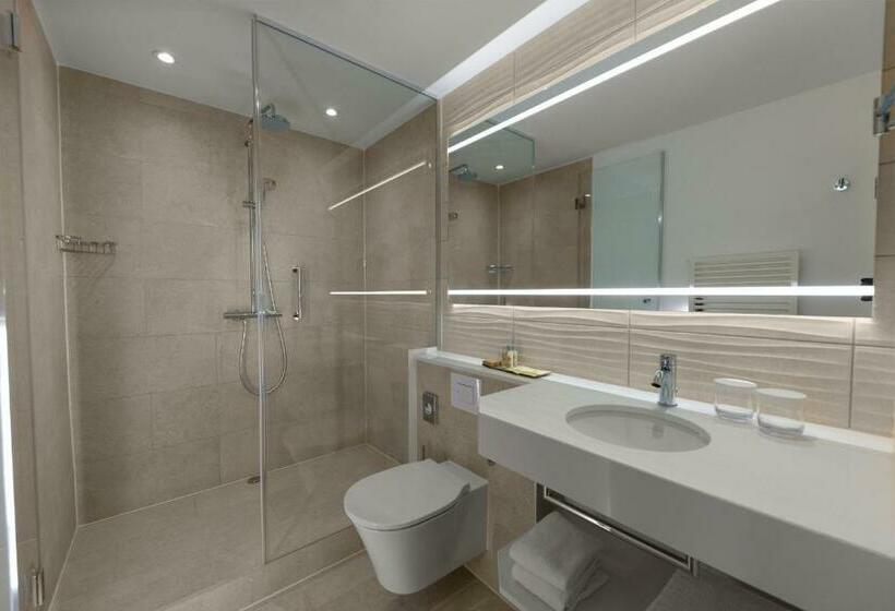 בית מלון כפרי Doubletree By Hilton Hannover Schweizerhof