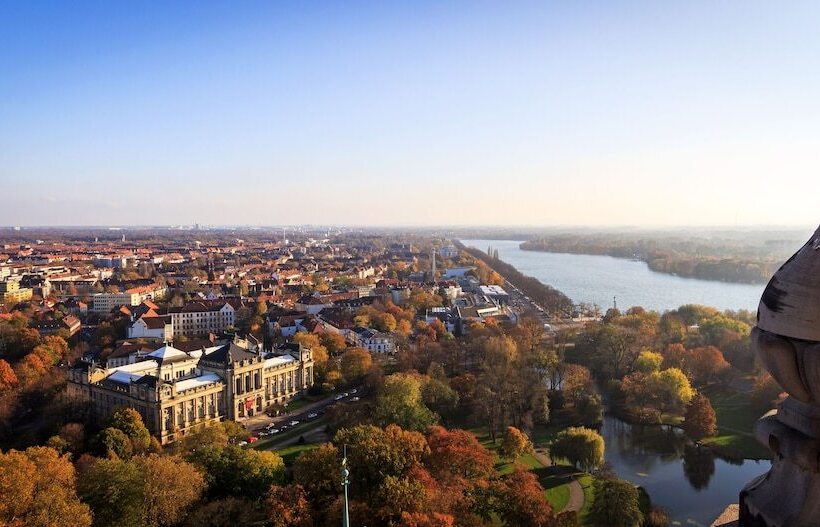 בית מלון כפרי Doubletree By Hilton Hannover Schweizerhof