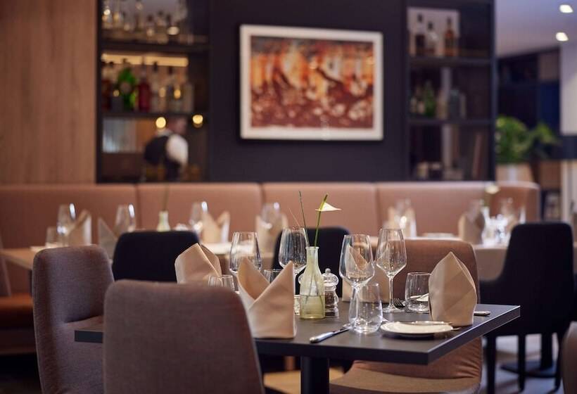 בית מלון כפרי Doubletree By Hilton Hannover Schweizerhof